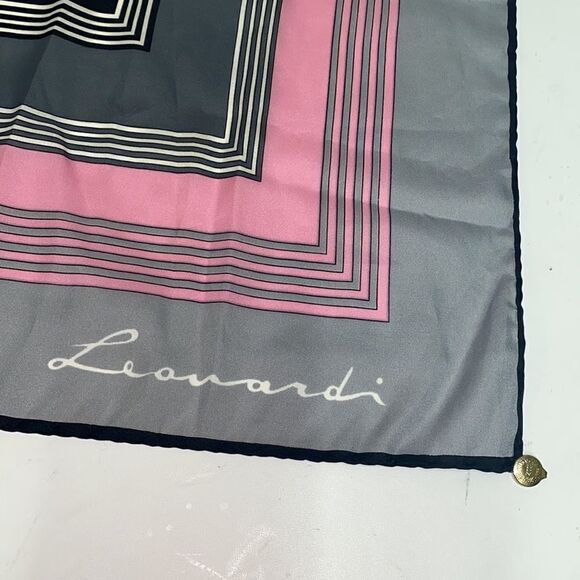 Vintage Geometric scarf by Leonardi 29.5 x 29.5 - Picture 2 of 5